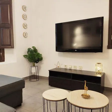 Cozy Flat Cathedral Apartment *